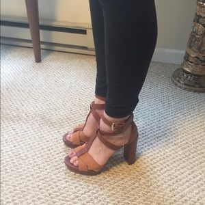 Banana Republic “HELLO SOLEMATE ♥️”